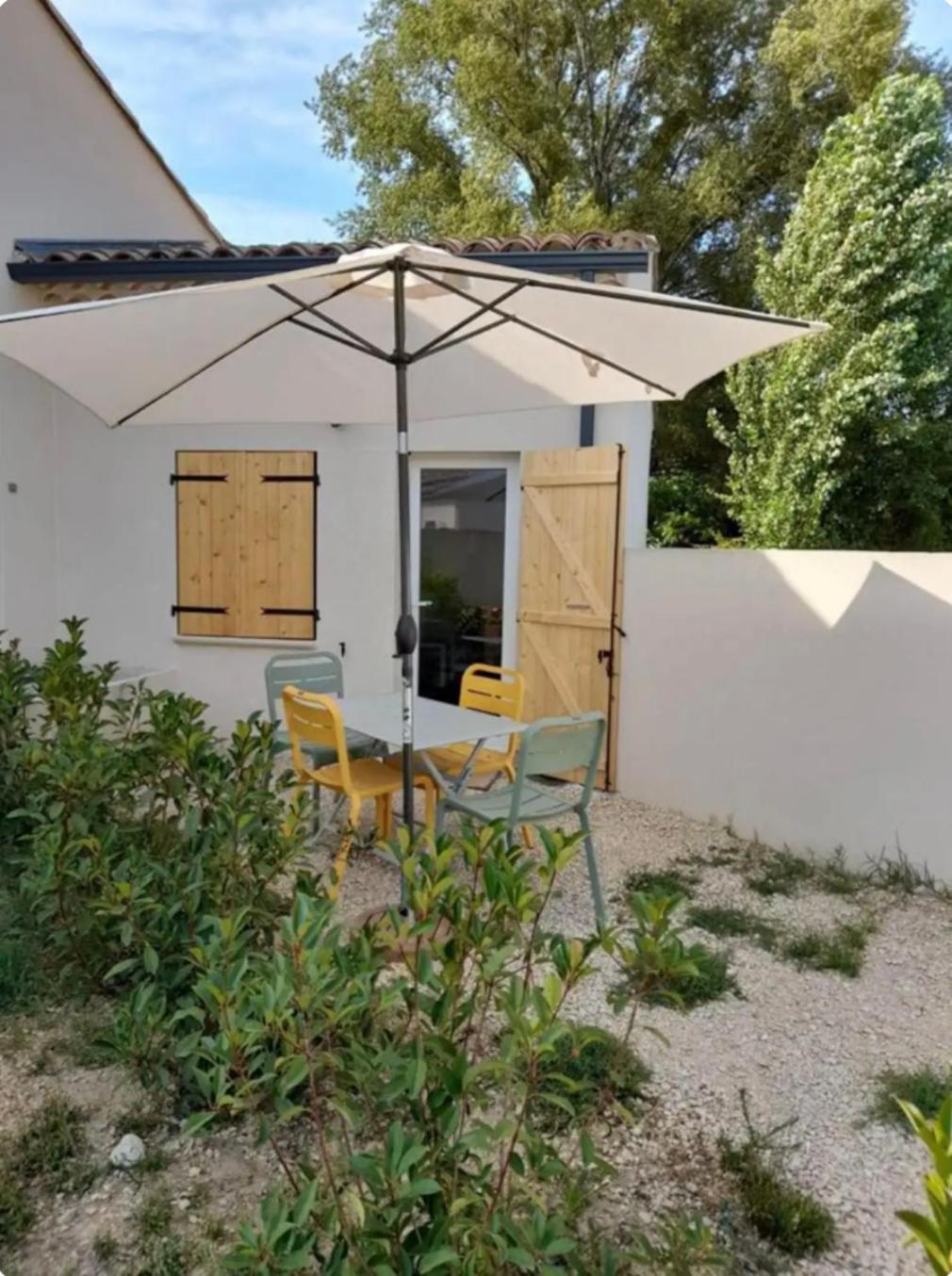 Guest House En Provence Roaix ภายนอก รูปภาพ